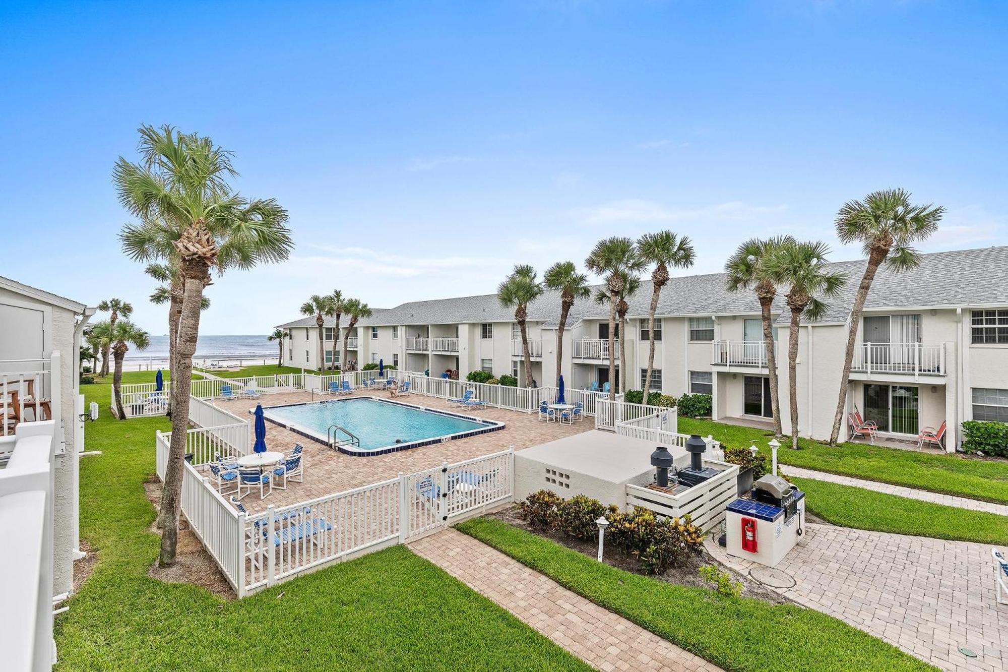 Colony Club 209