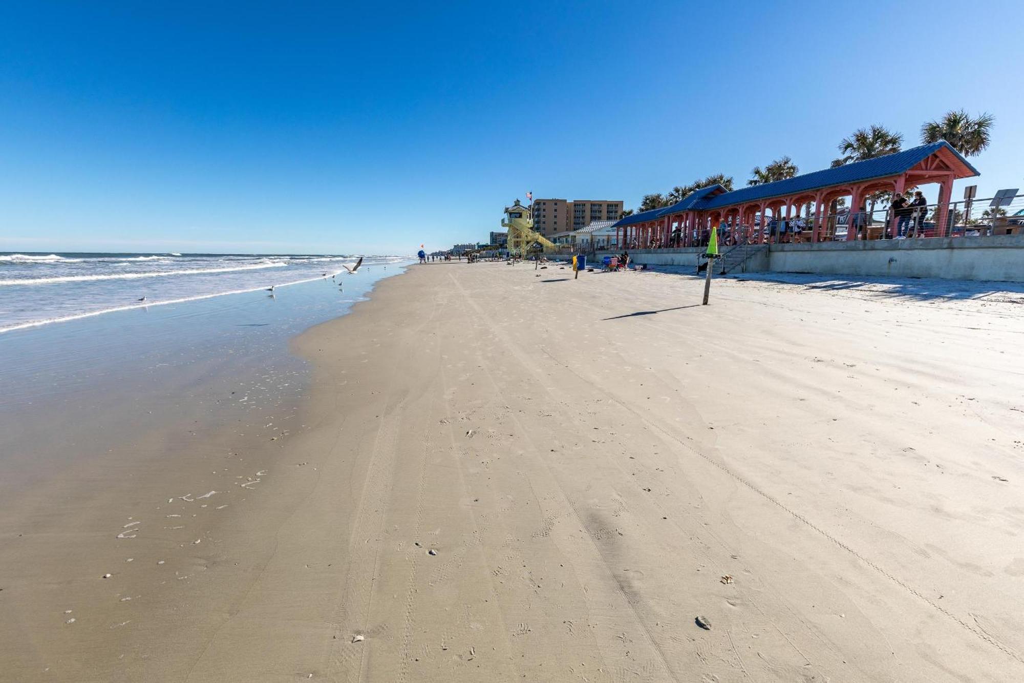 Colony Club 209 New Smyrna Beach